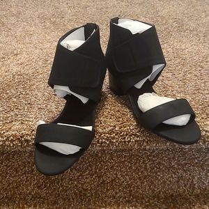 NWT Women’s Aerosoles Midpoint Ankle Cuff Sandal Size 7 Black